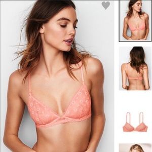 Victoriaβs Secret lace underwire bra